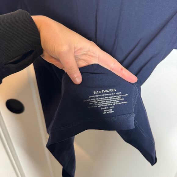 Bluffworks Threshold Navy Blue Crewneck T-shirt Standard Fit Size Small Women’s - Picture 5 of 5